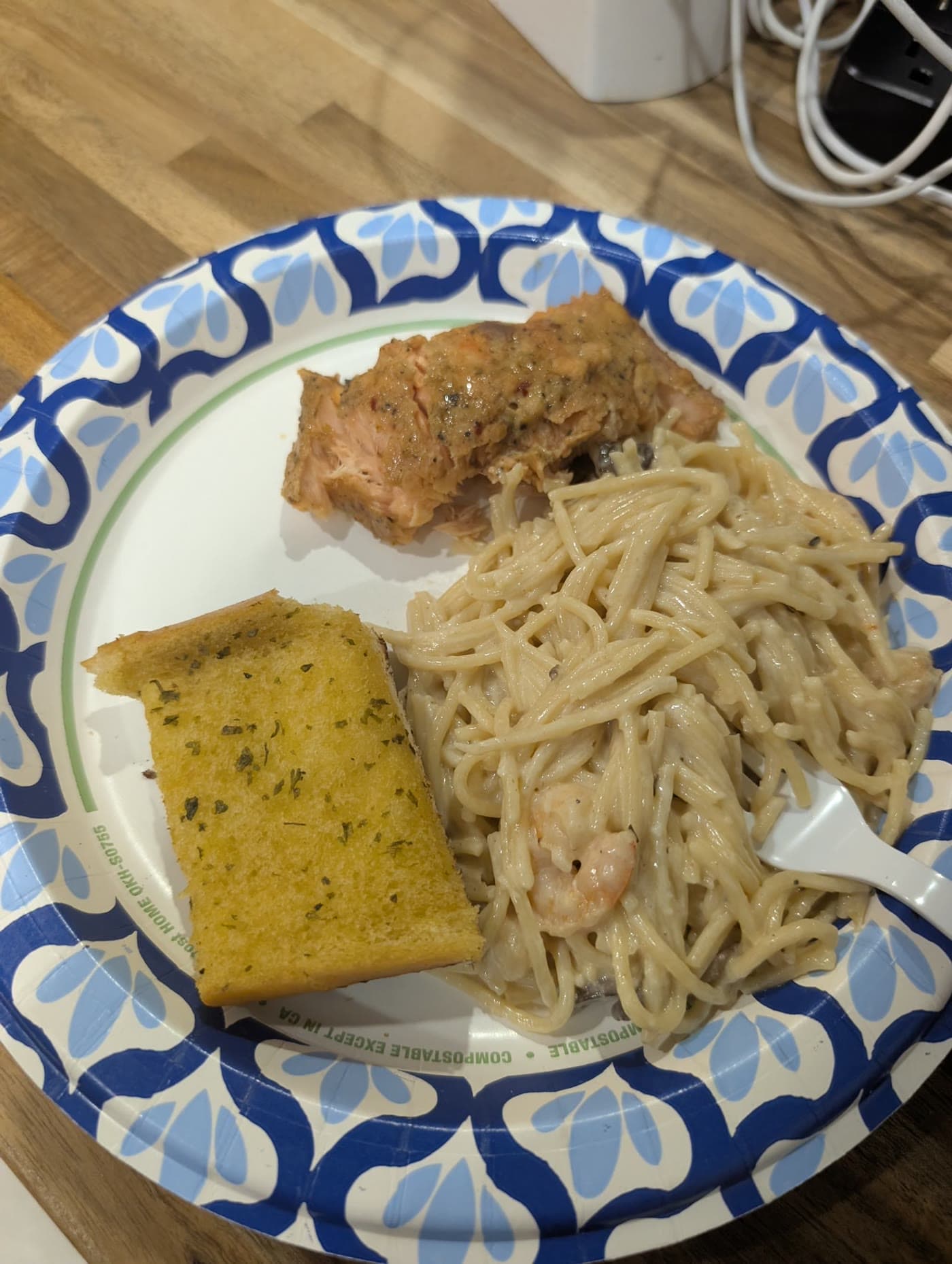 Creamy Garlic Pasta with Garlic Bread — photo 1