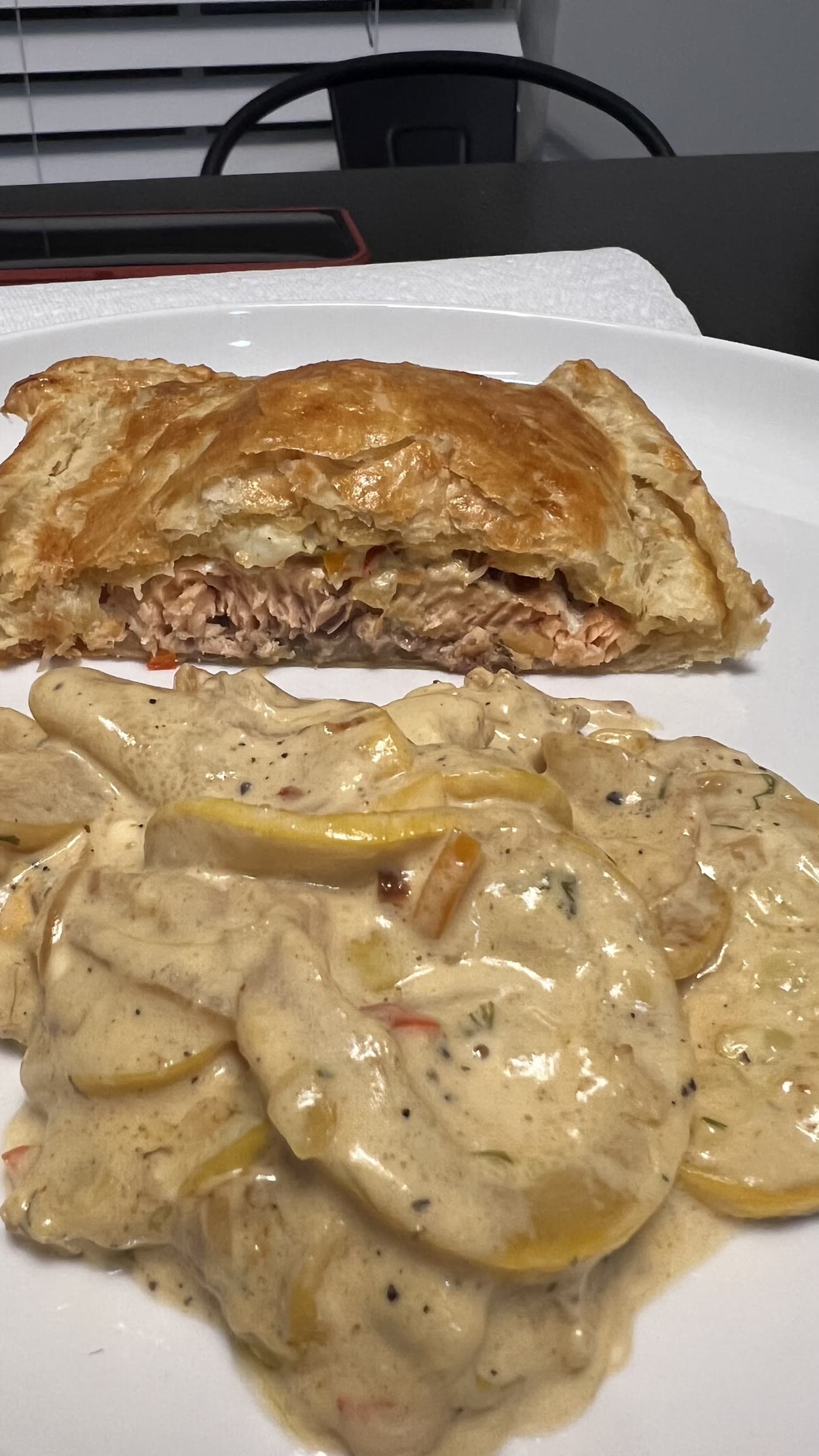 Stuffed Beef Pastry with Scalloped Potatoes — photo 1